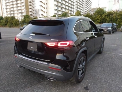 MERCEDES BENZ GLA
