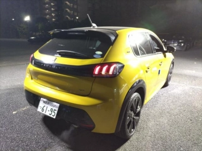 PEUGEOT 208