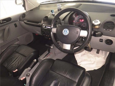 VOLKSWAGEN NEW BEETLE