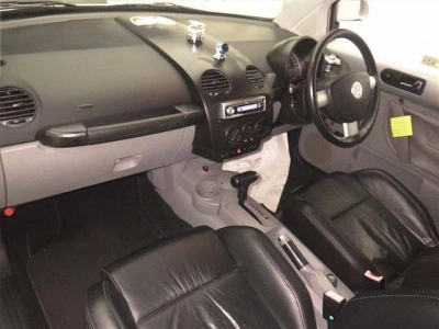 VOLKSWAGEN NEW BEETLE