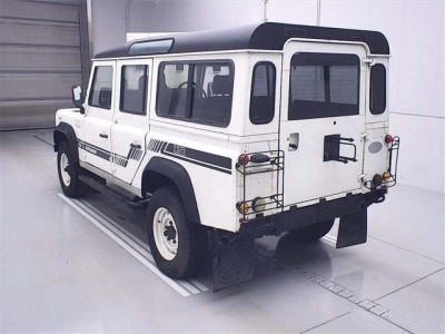 LAND ROVER DEFENDER