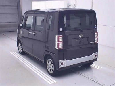 DAIHATSU WAKE