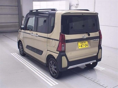 DAIHATSU TANTO FUN CROSS