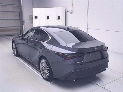 LEXUS IS