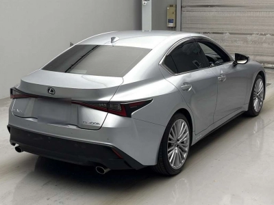 LEXUS IS