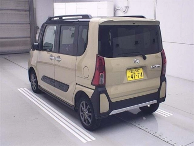 DAIHATSU TANTO FUN CROSS