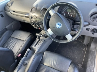 VOLKSWAGEN NEW BEETLE