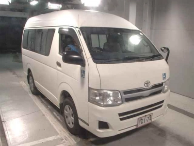 TOYOTA REGIUS VAN