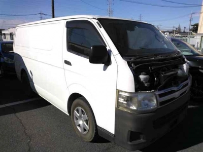 TOYOTA HIACE VAN