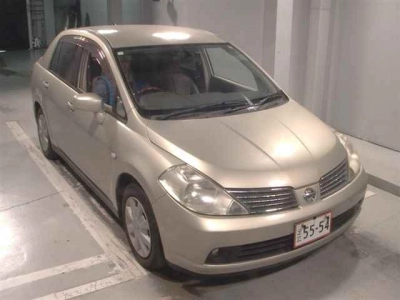 NISSAN TIIDA LATIO
