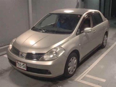 NISSAN TIIDA LATIO