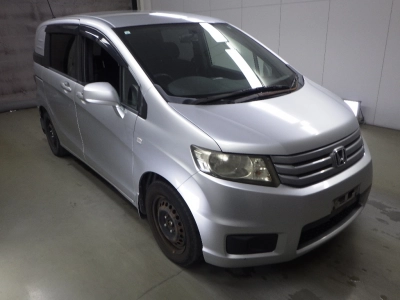 HONDA FREED SPIKE