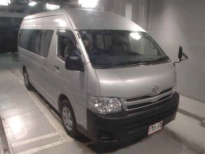 TOYOTA REGIUS VAN