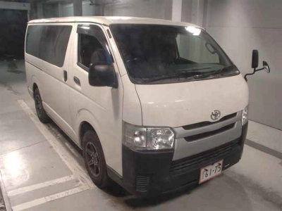 TOYOTA HIACE VAN