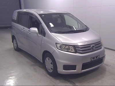 HONDA FREED SPIKE