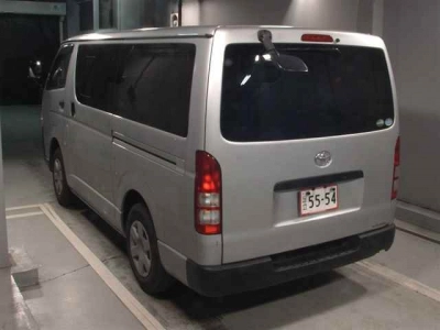 TOYOTA HIACE VAN