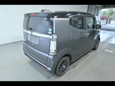 HONDA N-BOX SLASH