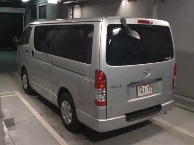 TOYOTA HIACE VAN