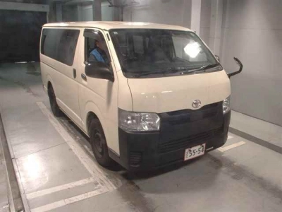 TOYOTA REGIUS VAN