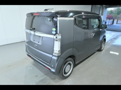 HONDA N-BOX SLASH