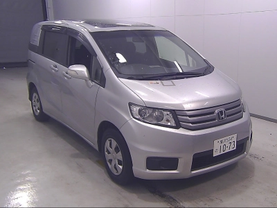 HONDA FREED SPIKE