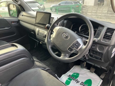 TOYOTA HIACE VAN