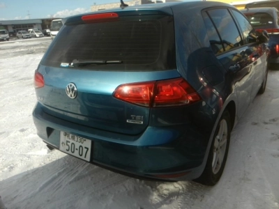 VOLKSWAGEN GOLF