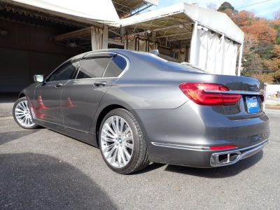 BMW 7 SERIES