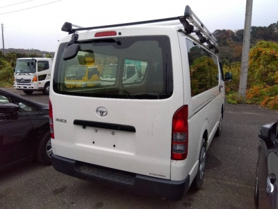 TOYOTA HIACE VAN