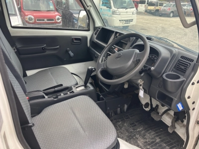 NISSAN NT100 CLIPPER