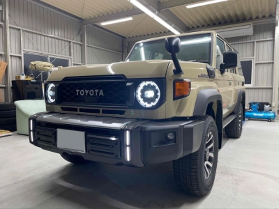 TOYOTA LAND CRUISER 70