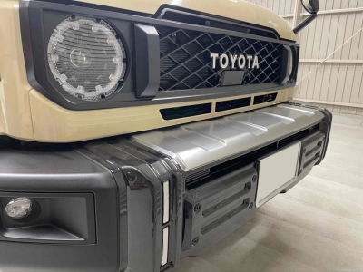 TOYOTA LAND CRUISER 70