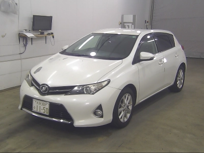 TOYOTA AURIS