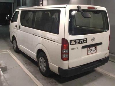 TOYOTA HIACE VAN