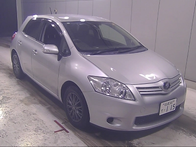 TOYOTA AURIS