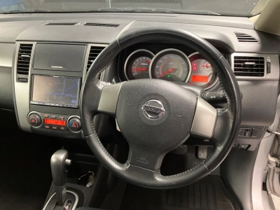 NISSAN TIIDA