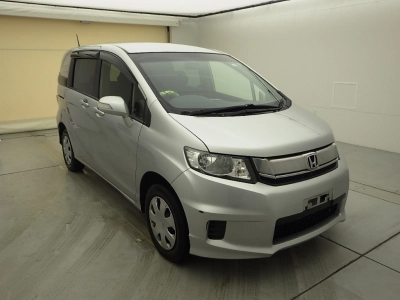 HONDA FREED SPIKE