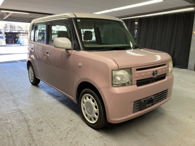 TOYOTA PIXIS SPACE
