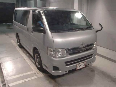 TOYOTA HIACE VAN