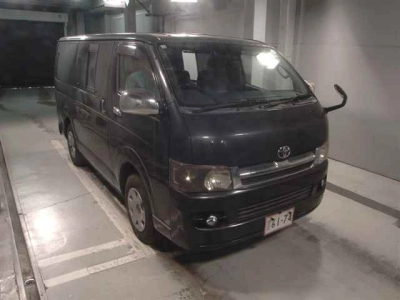 TOYOTA HIACE VAN