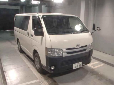 TOYOTA HIACE VAN