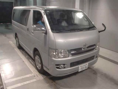 TOYOTA REGIUS VAN