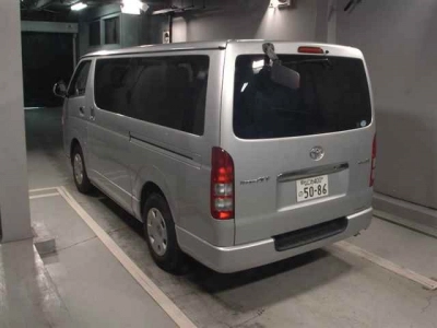 TOYOTA REGIUS VAN