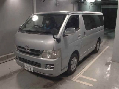 TOYOTA REGIUS VAN