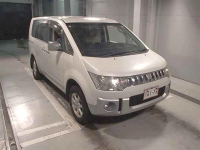 MITSUBISHI DELICA D:5