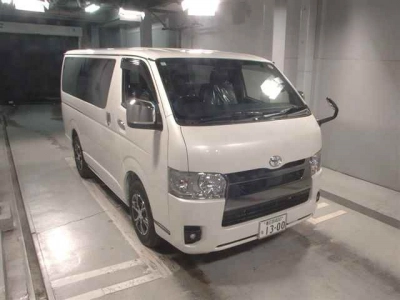 TOYOTA HIACE VAN