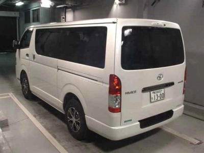 TOYOTA HIACE VAN