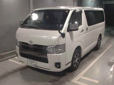 TOYOTA HIACE VAN