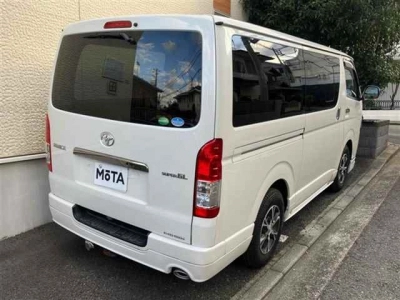 TOYOTA HIACE VAN