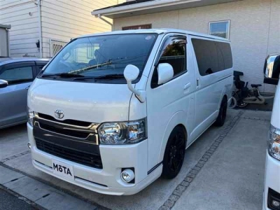 TOYOTA HIACE VAN